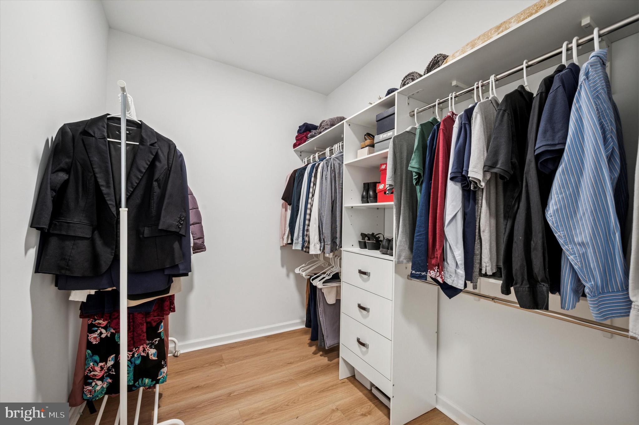 2081 E HAGERT STREET