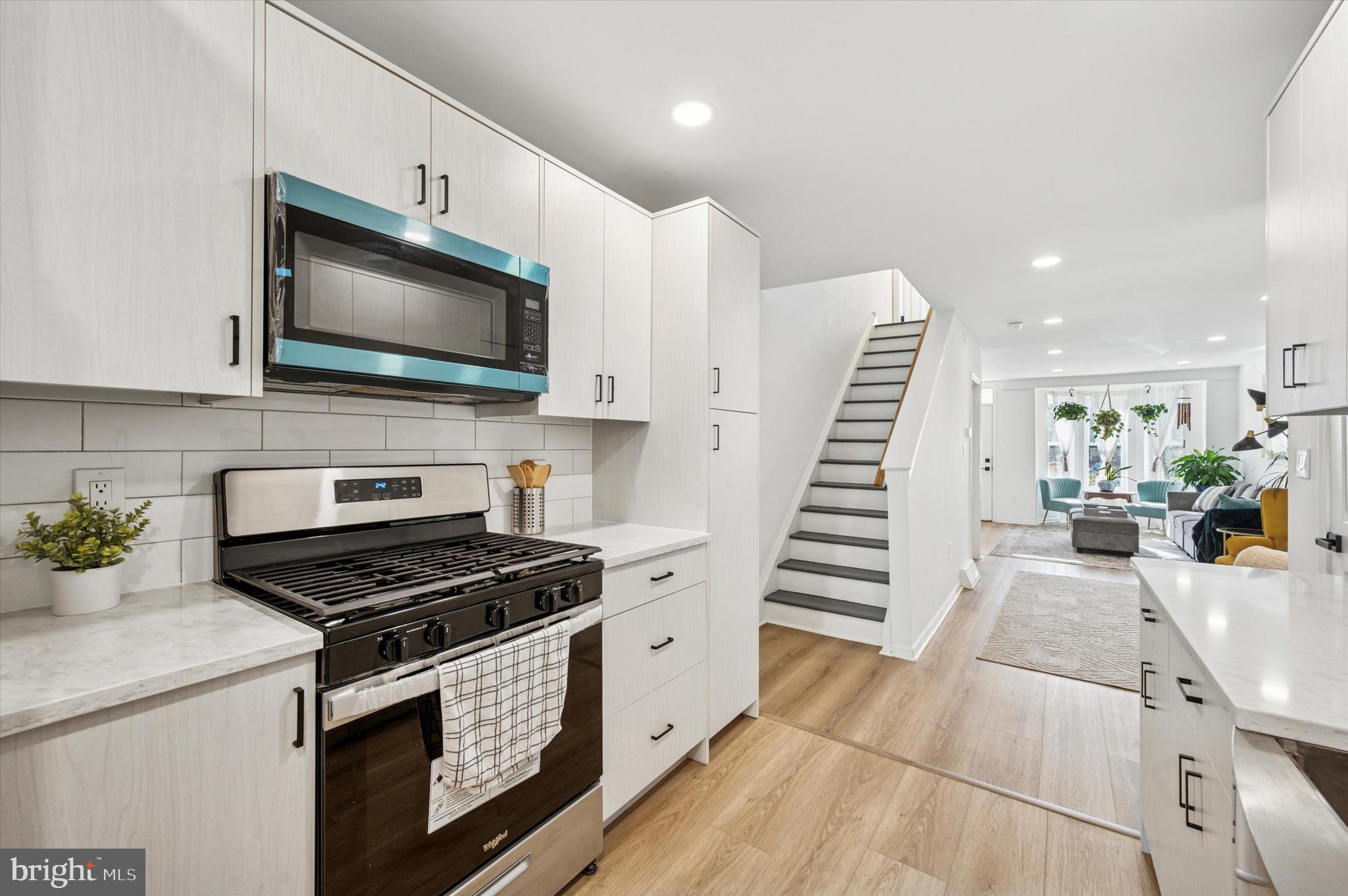 2081 E HAGERT STREET