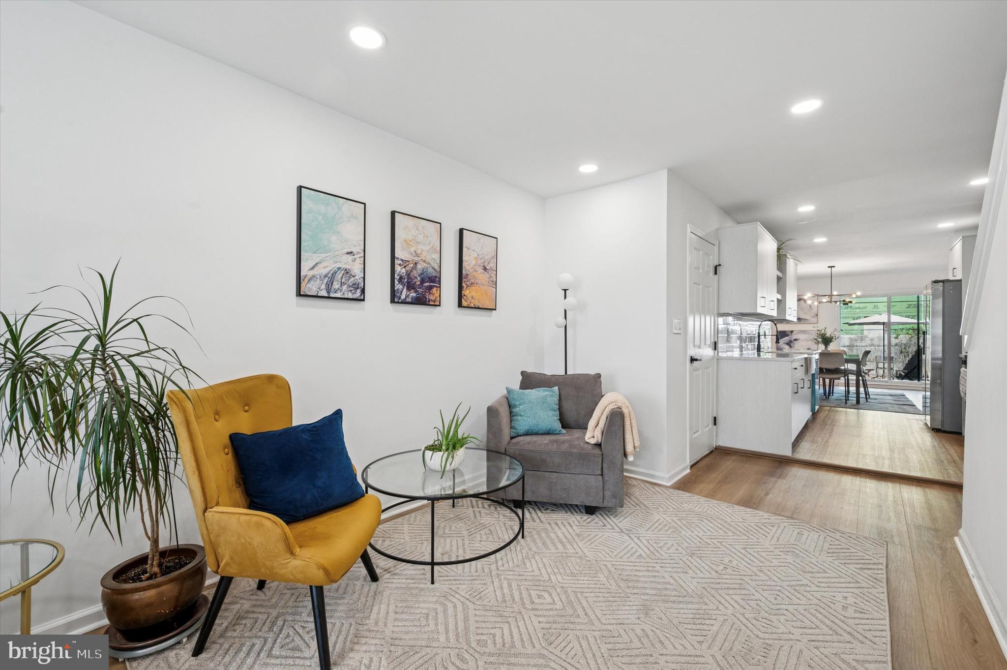 2081 E HAGERT STREET