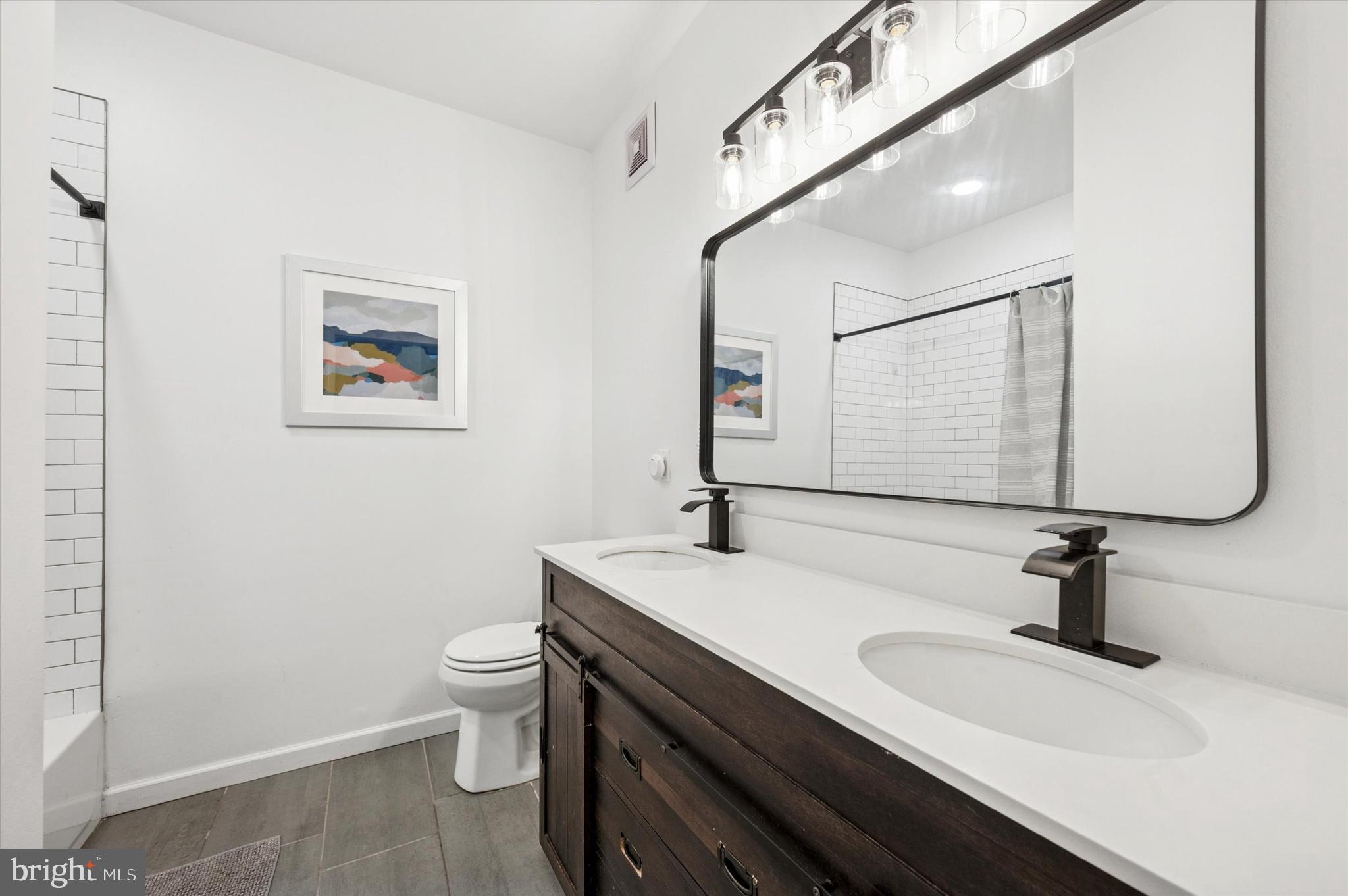 2081 E HAGERT STREET