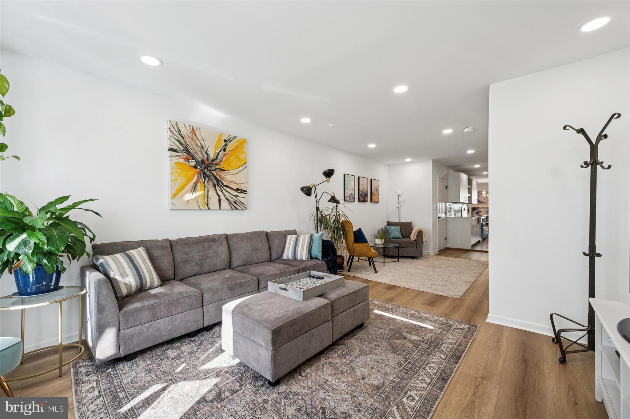 2081 E HAGERT STREET