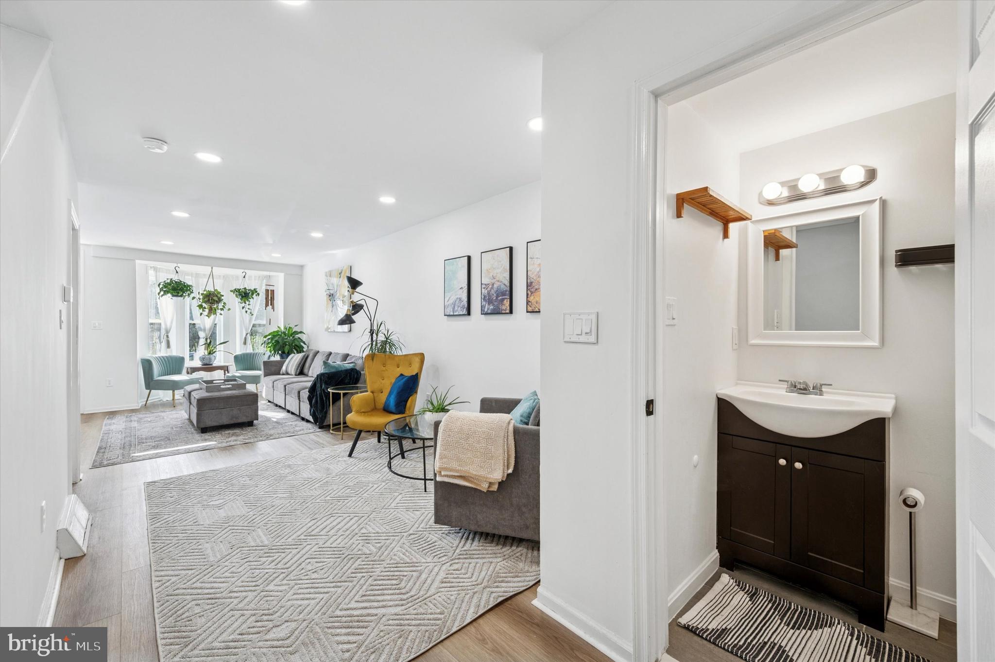 2081 E HAGERT STREET