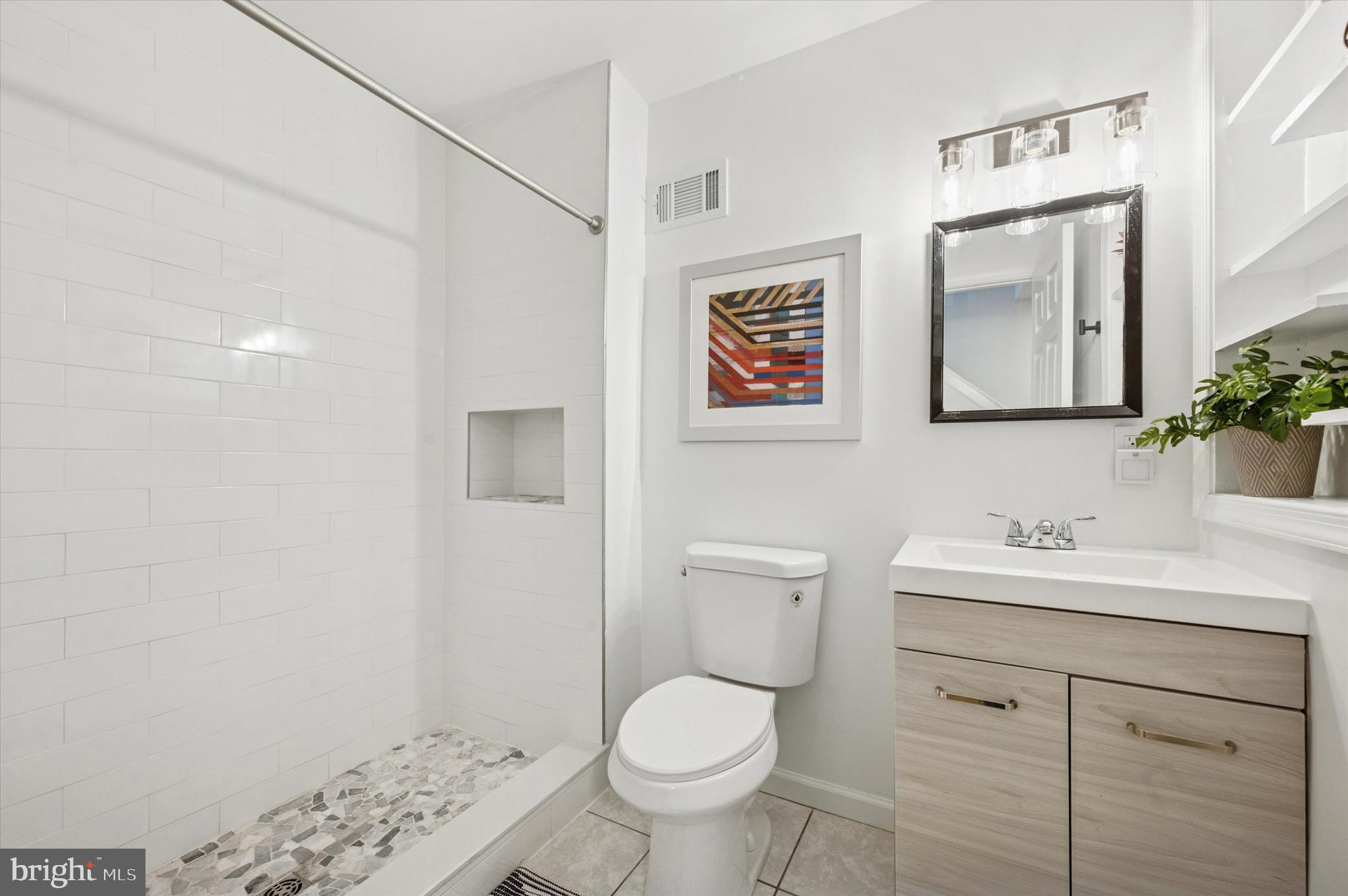 2081 E HAGERT STREET