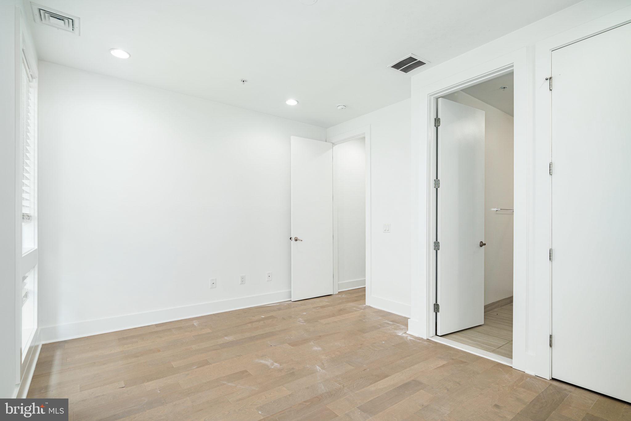 740 S COLUMBUS BOULEVARD 6