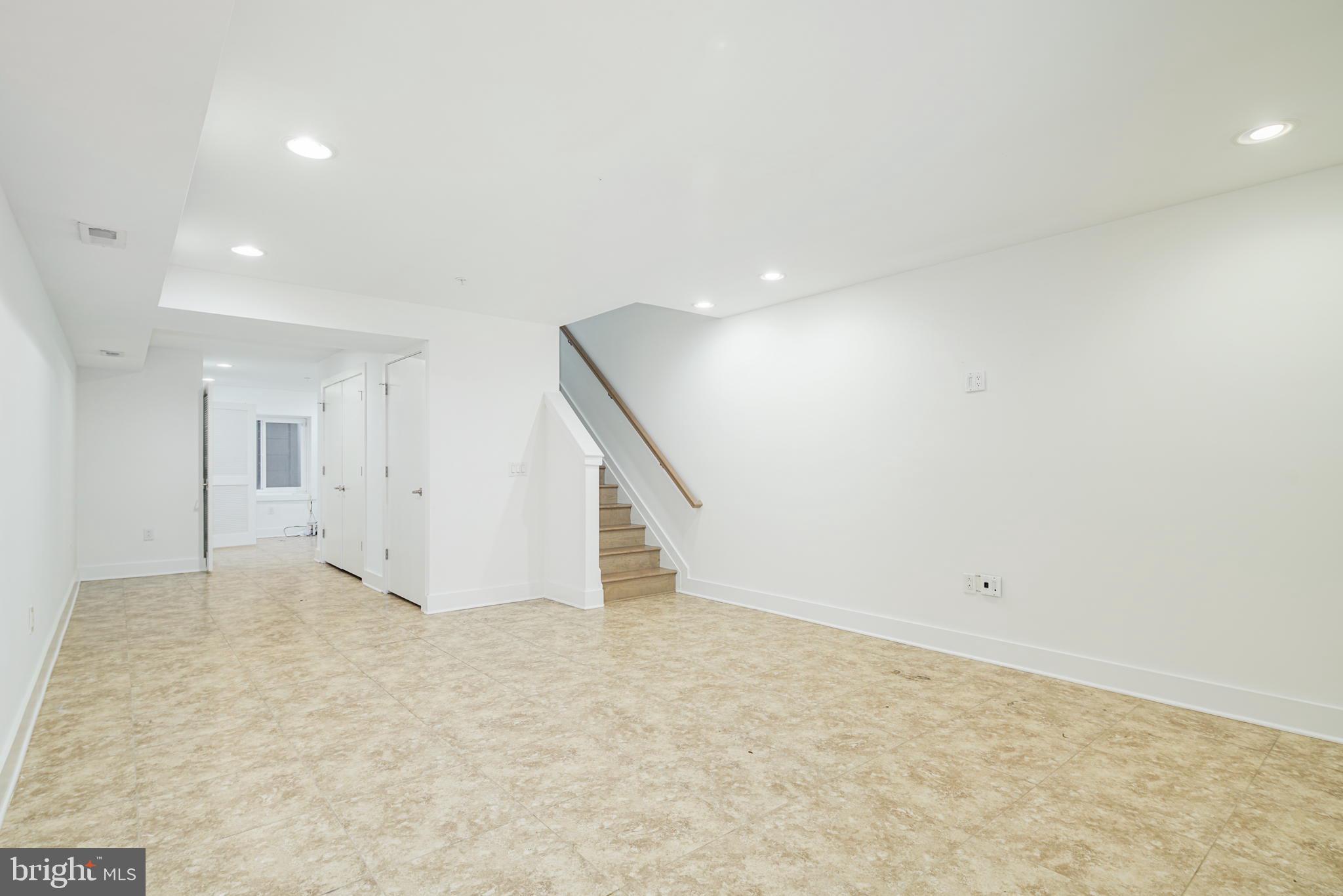 740 S COLUMBUS BOULEVARD 6