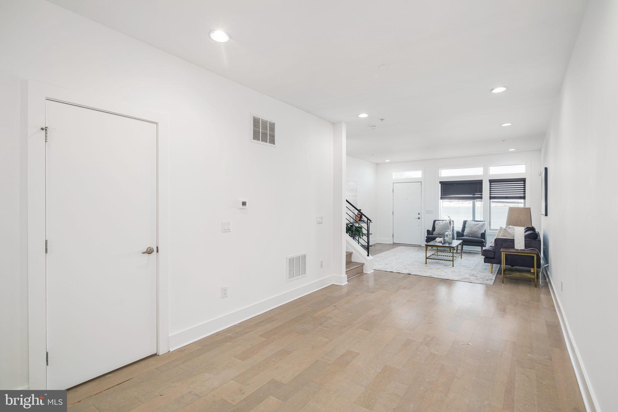 740 S COLUMBUS BOULEVARD 6