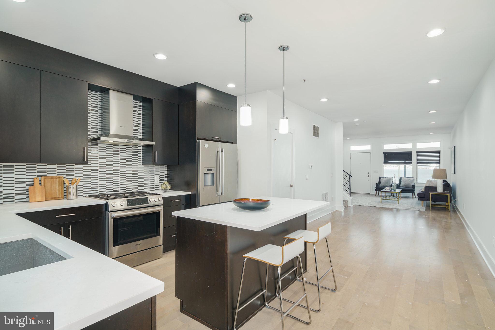 740 S COLUMBUS BOULEVARD 6