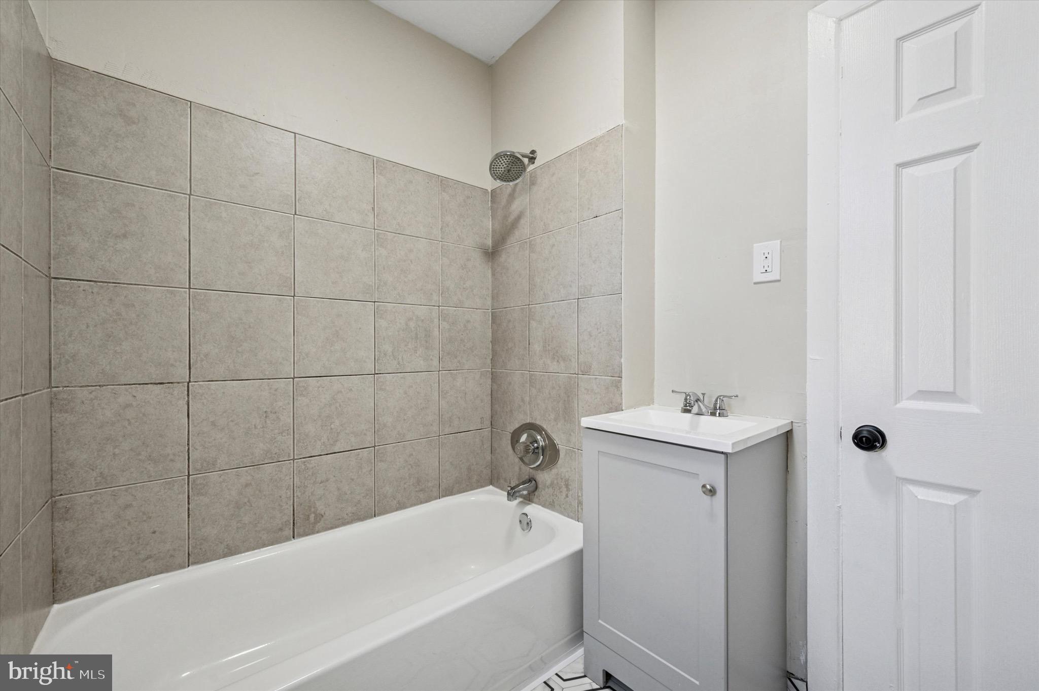 502 W CUMBERLAND STREET