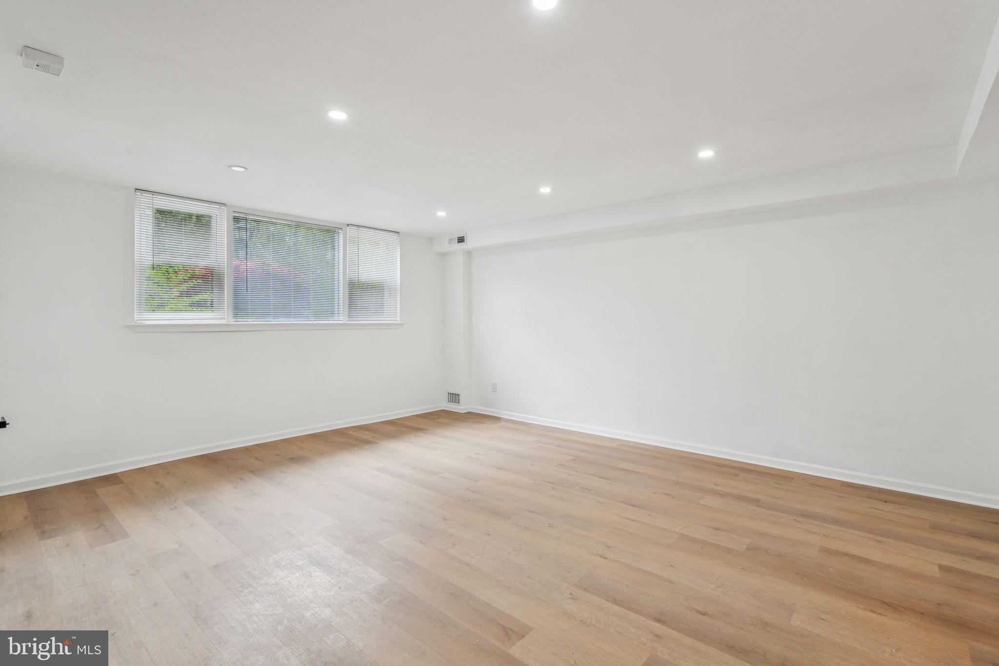 6901 VALLEY AVENUE 29 D1