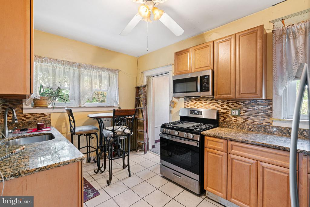 305 E VERNON ROAD