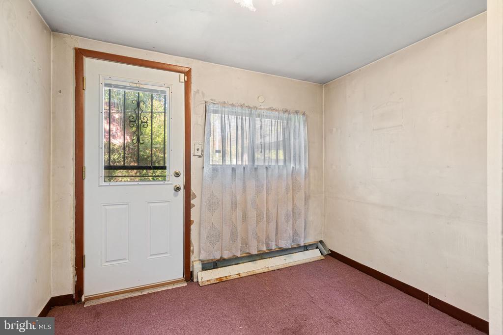 305 E VERNON ROAD