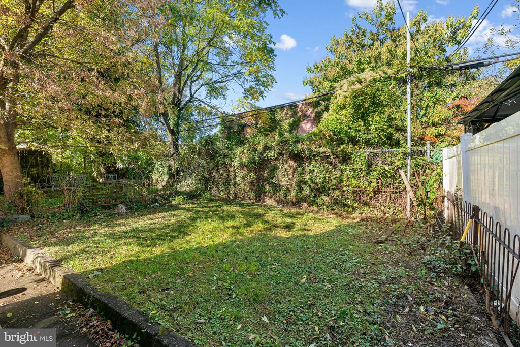 305 E VERNON ROAD