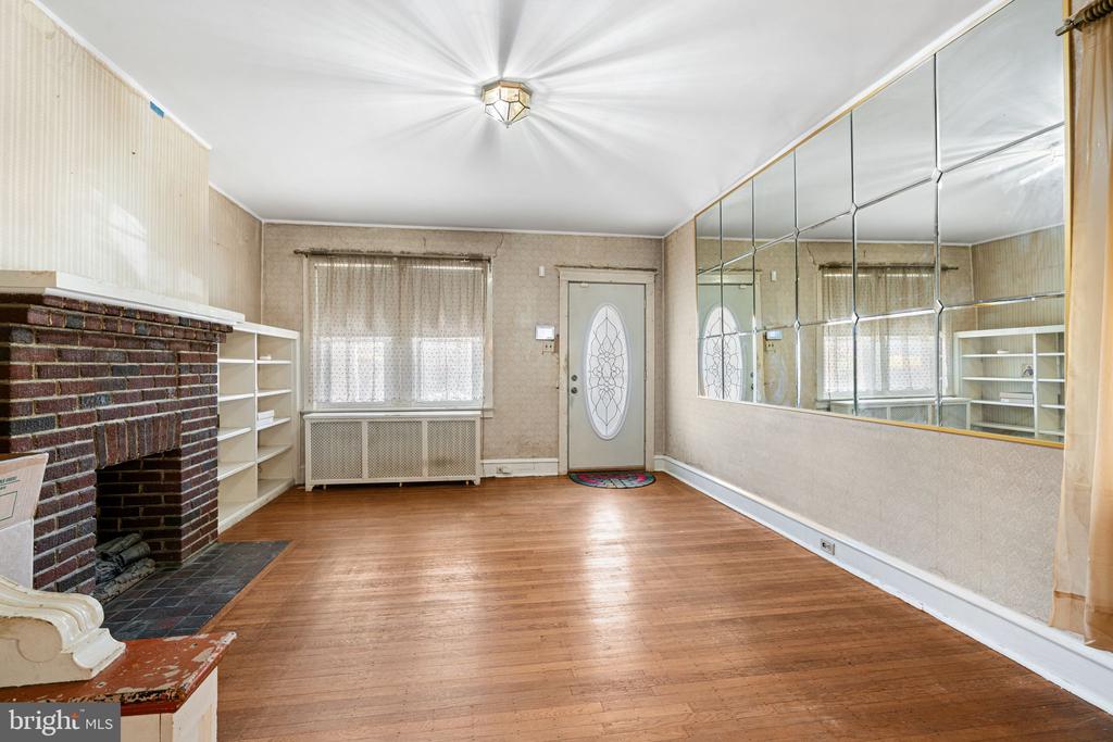 305 E VERNON ROAD