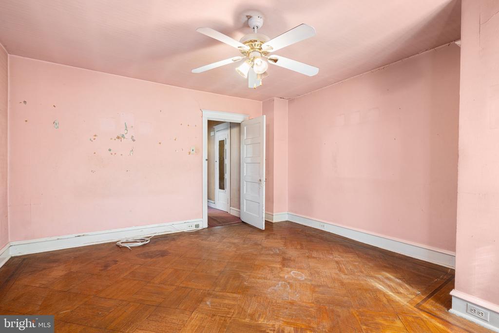 305 E VERNON ROAD