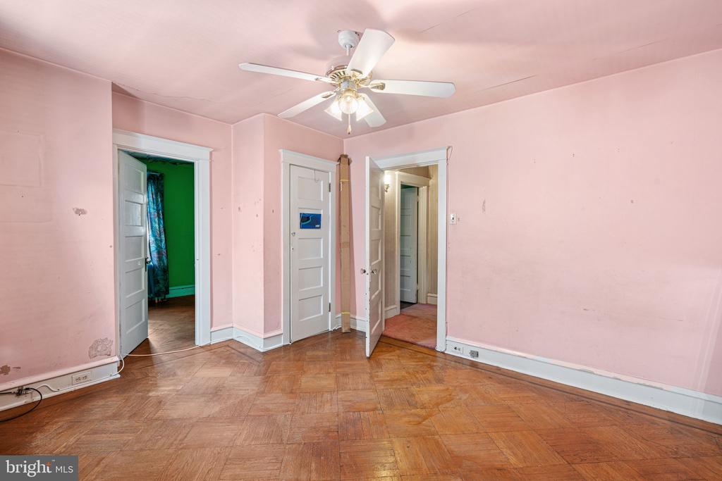 305 E VERNON ROAD