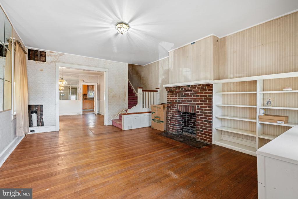 305 E VERNON ROAD