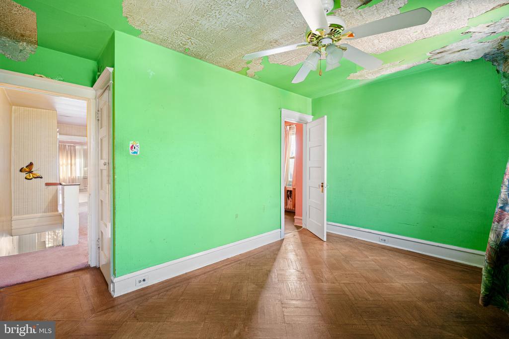 305 E VERNON ROAD
