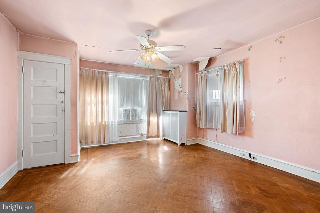 305 E VERNON ROAD
