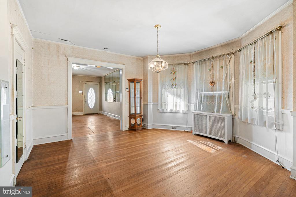305 E VERNON ROAD