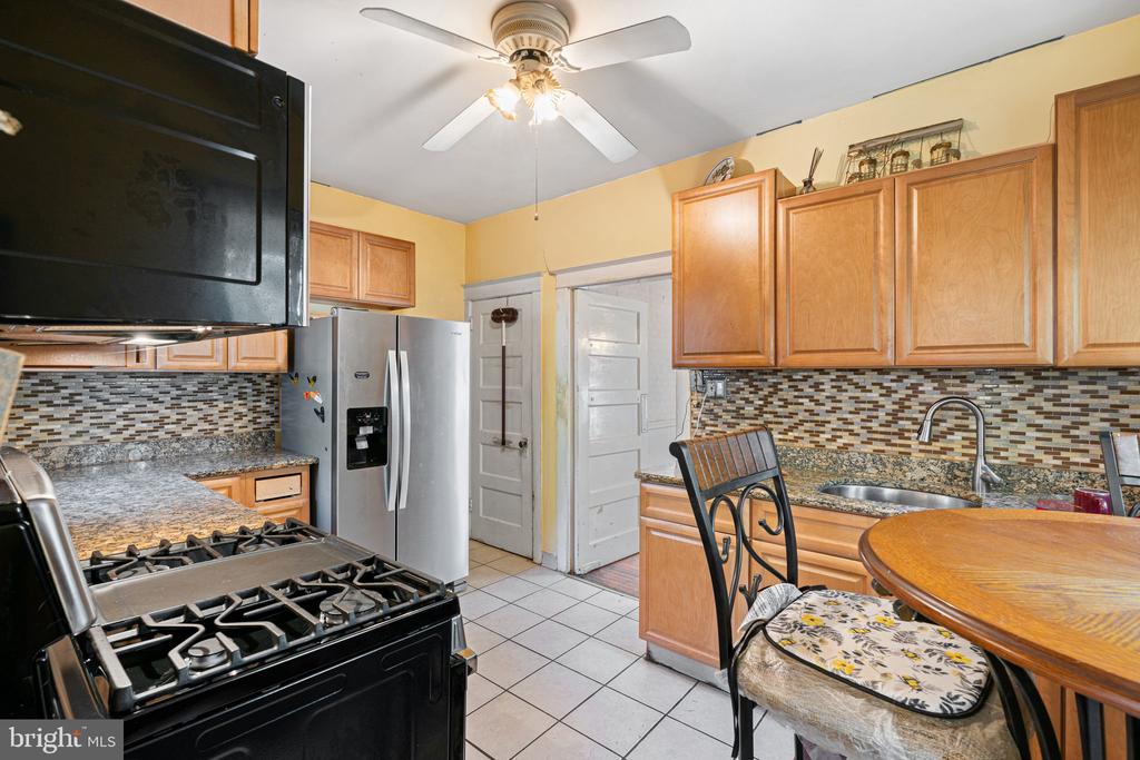 305 E VERNON ROAD