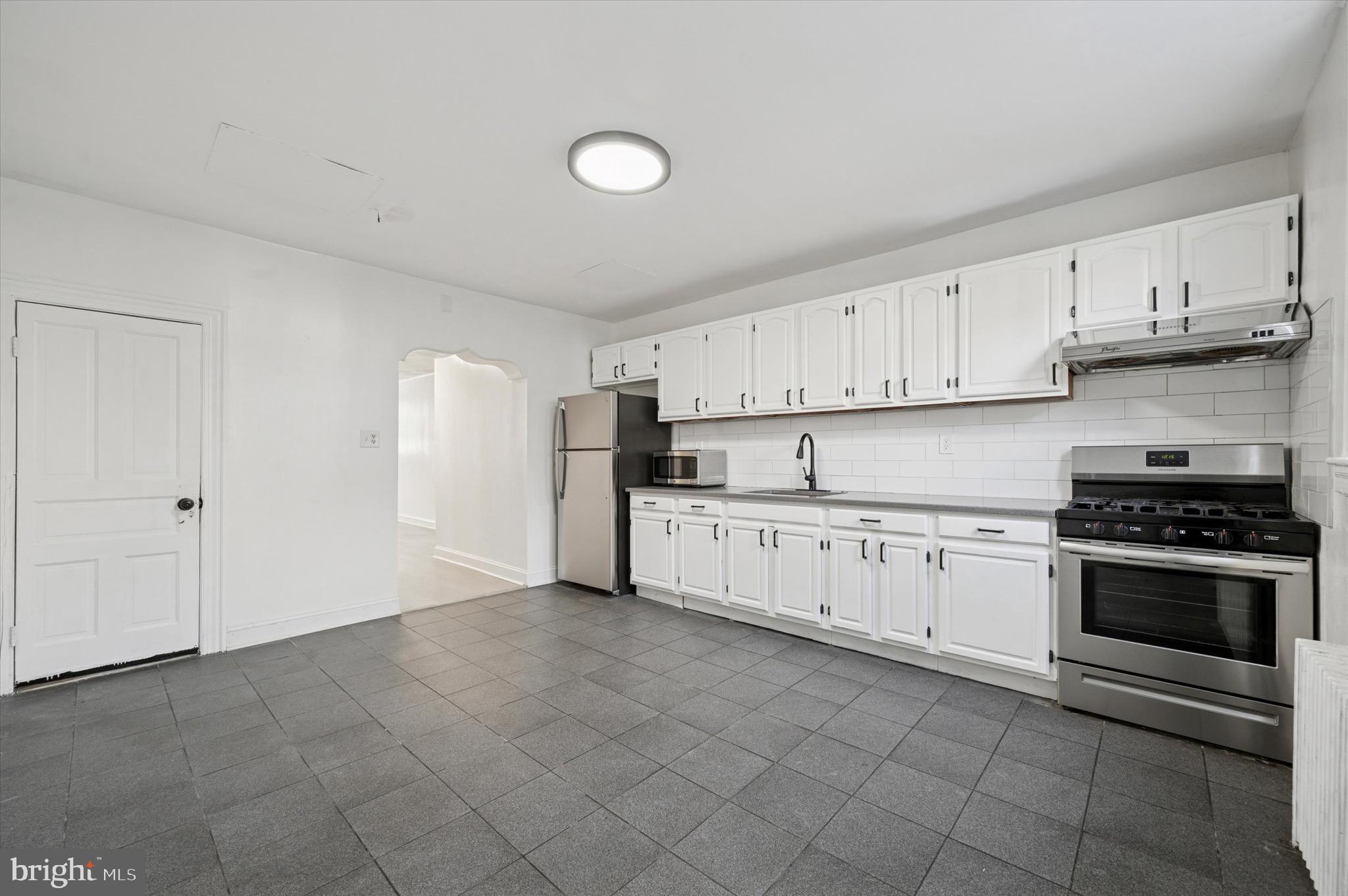 2038 S DARIEN STREET