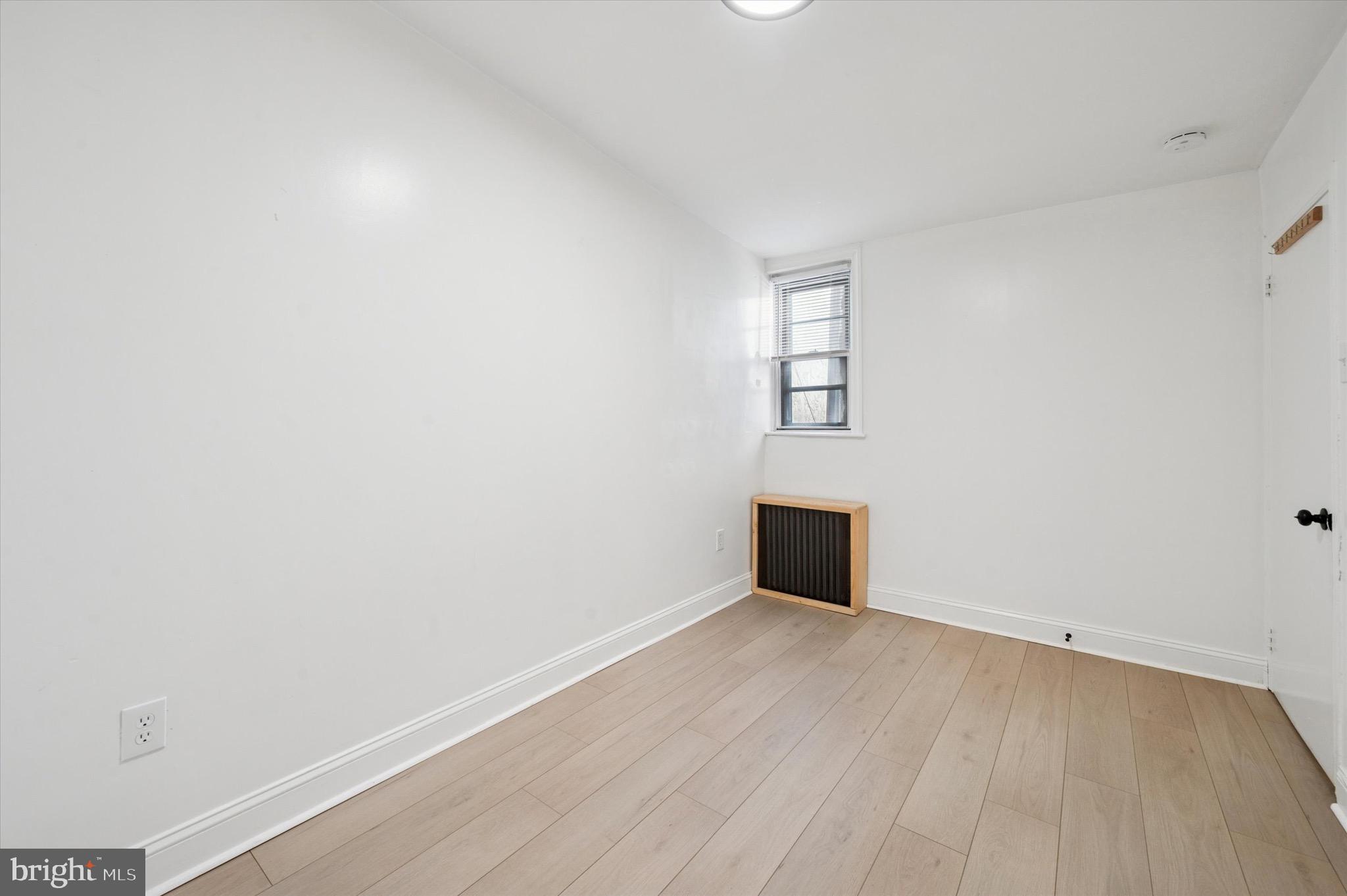 2038 S DARIEN STREET