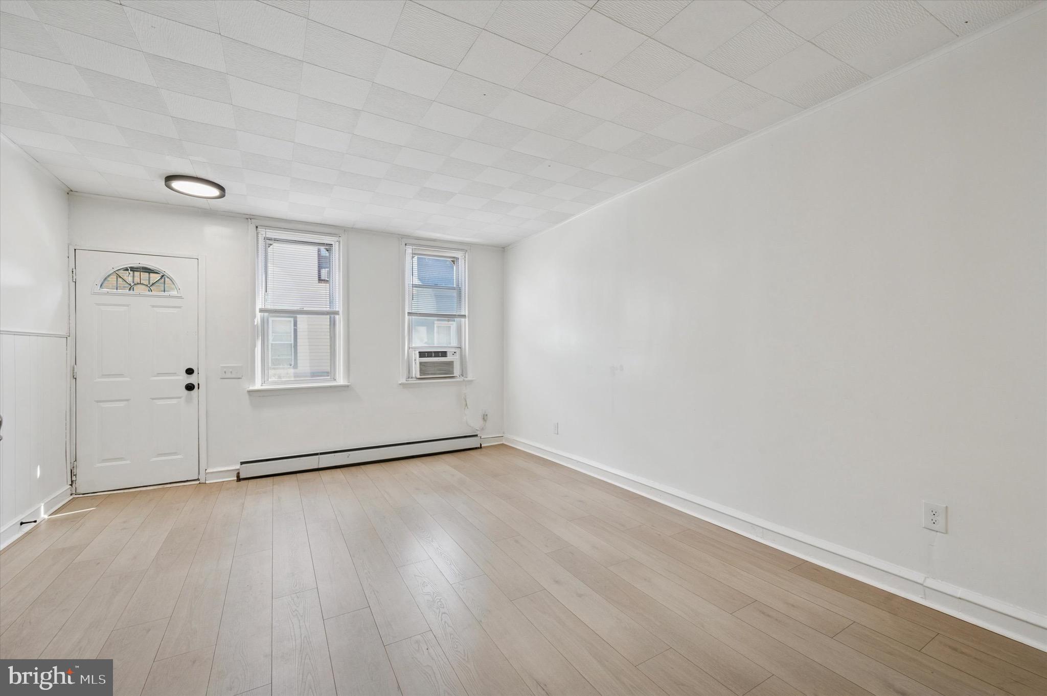 2038 S DARIEN STREET