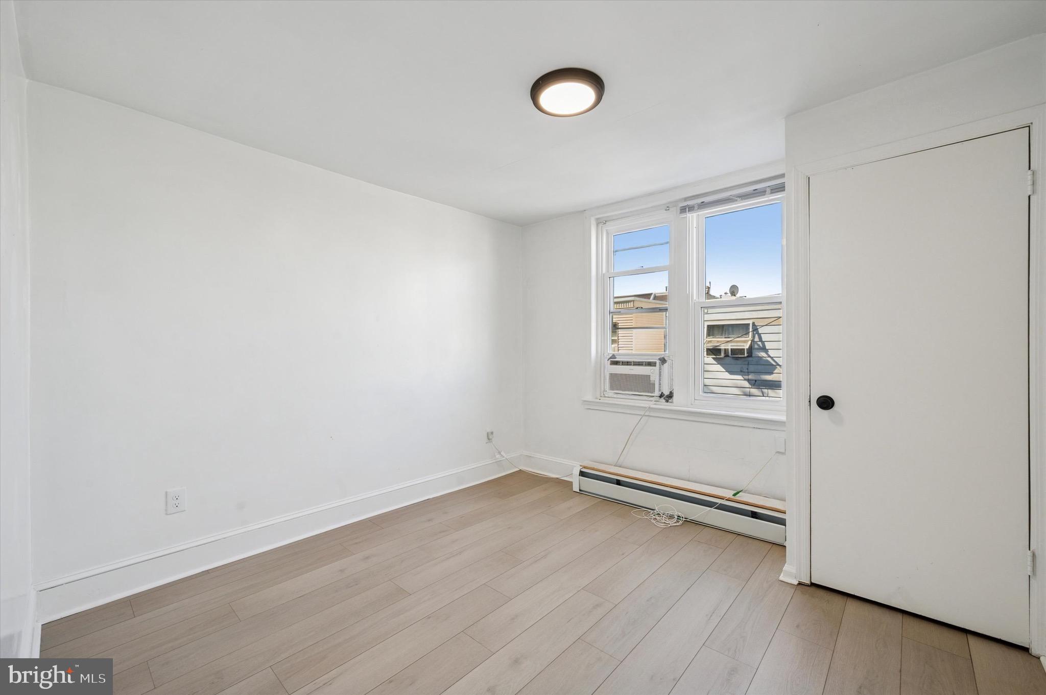 2038 S DARIEN STREET