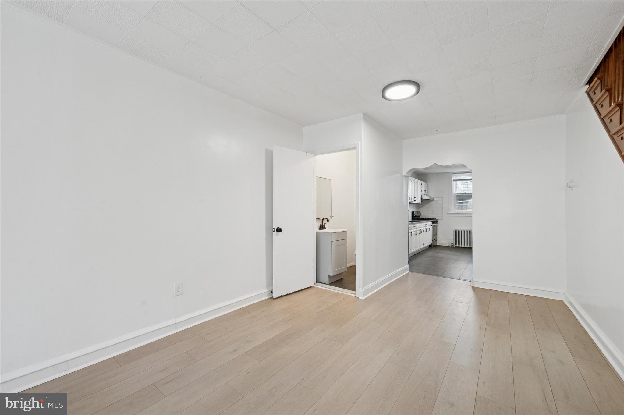 2038 S DARIEN STREET