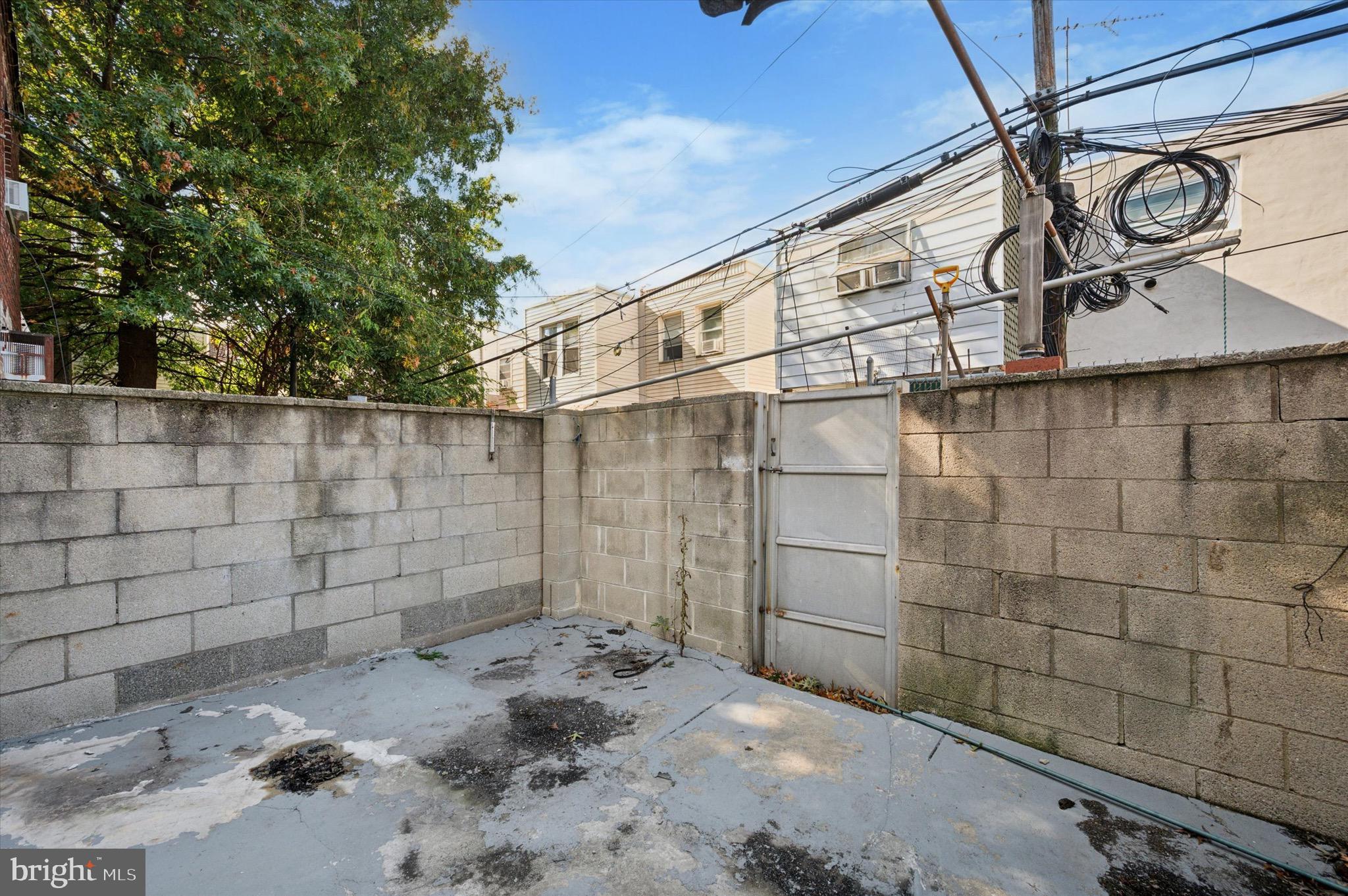 2038 S DARIEN STREET