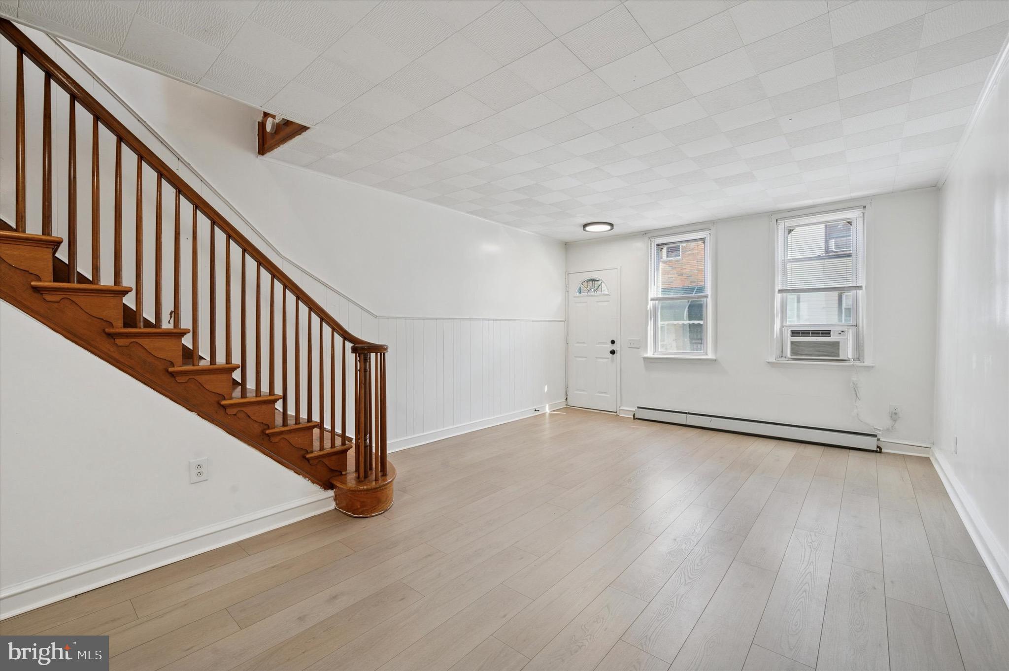 2038 S DARIEN STREET