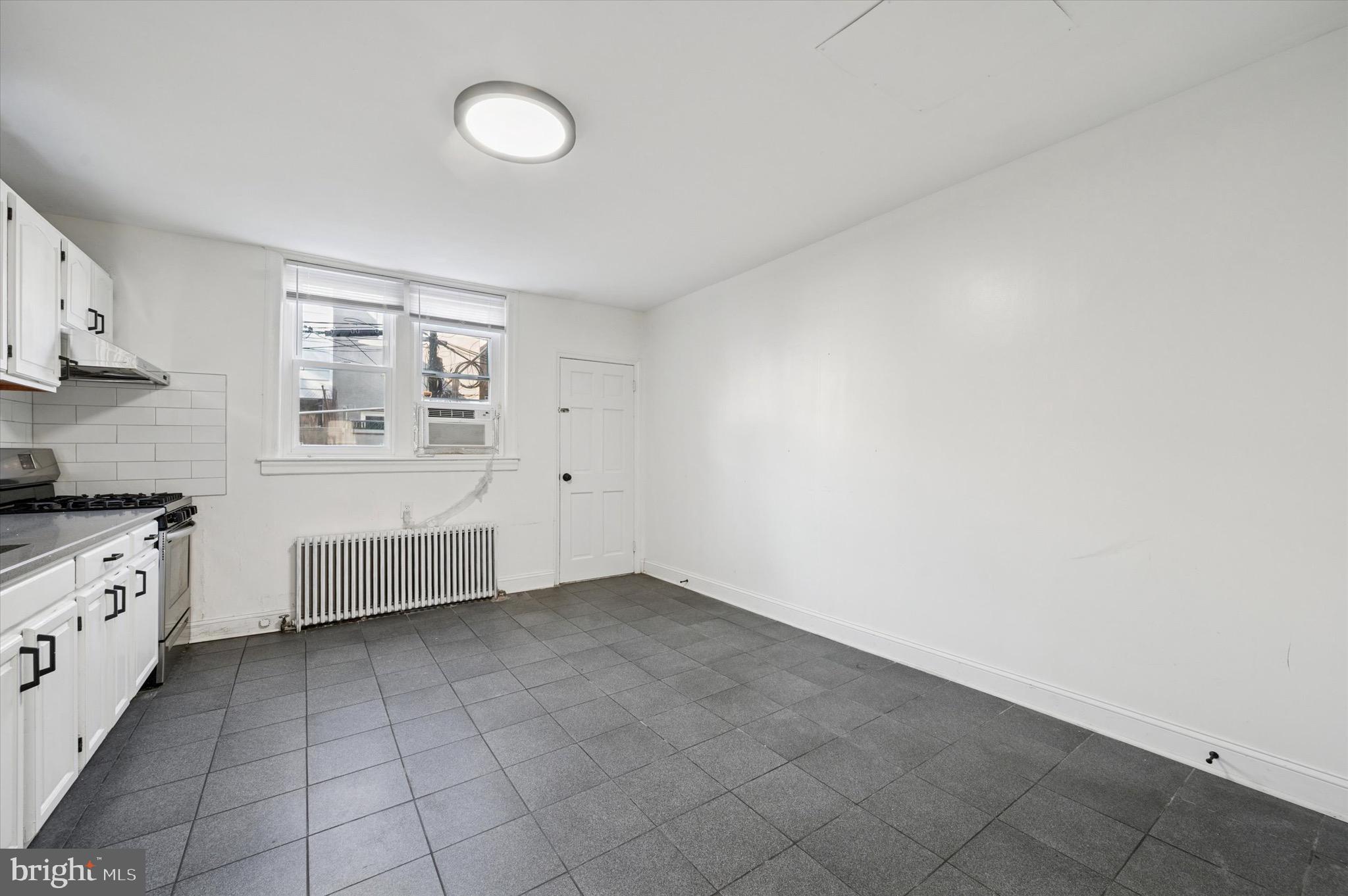 2038 S DARIEN STREET