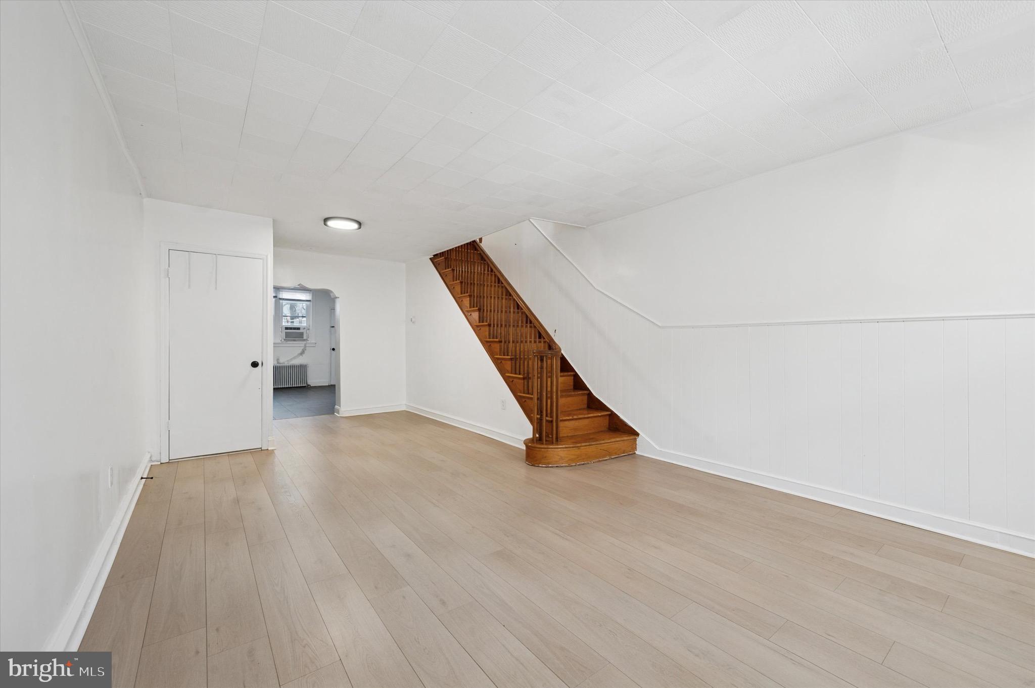 2038 S DARIEN STREET