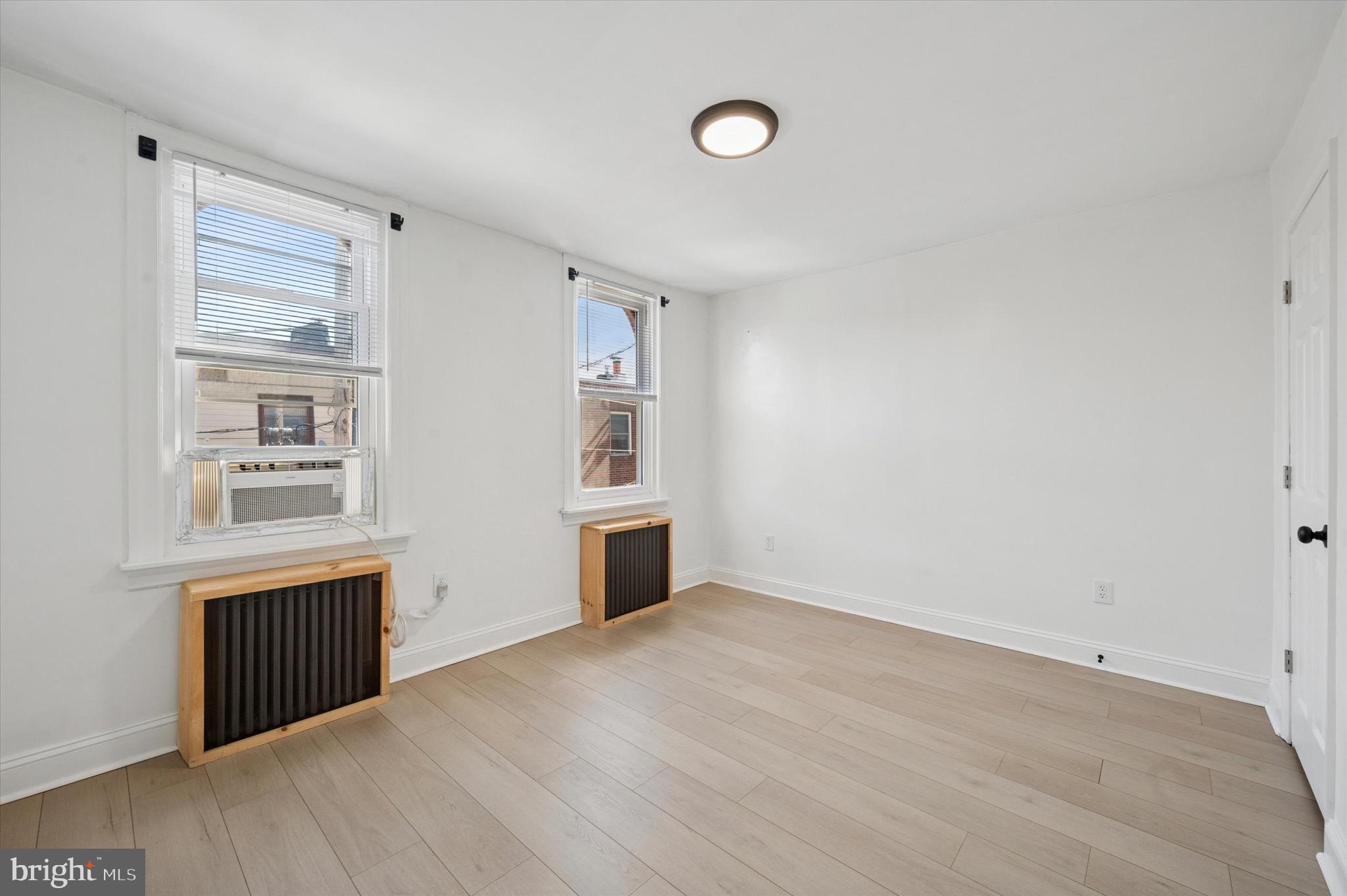 2038 S DARIEN STREET