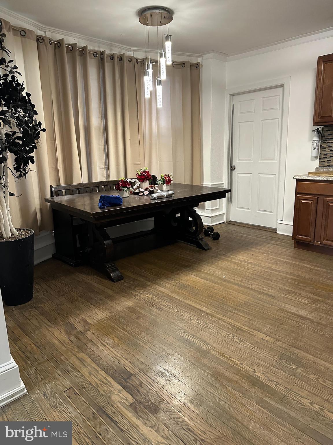 1223 W WYOMING AVENUE