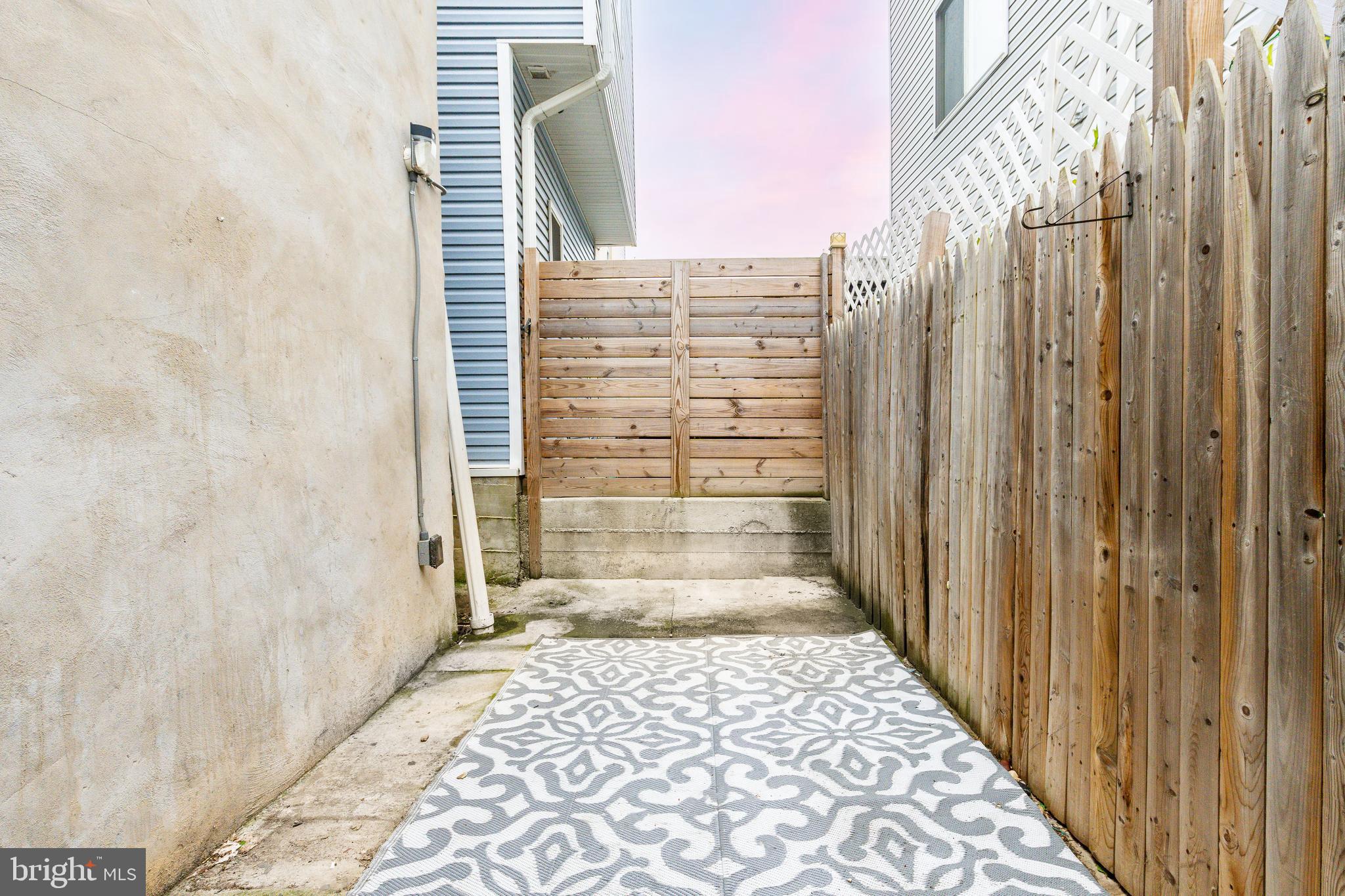 2726 EDGEMONT STREET