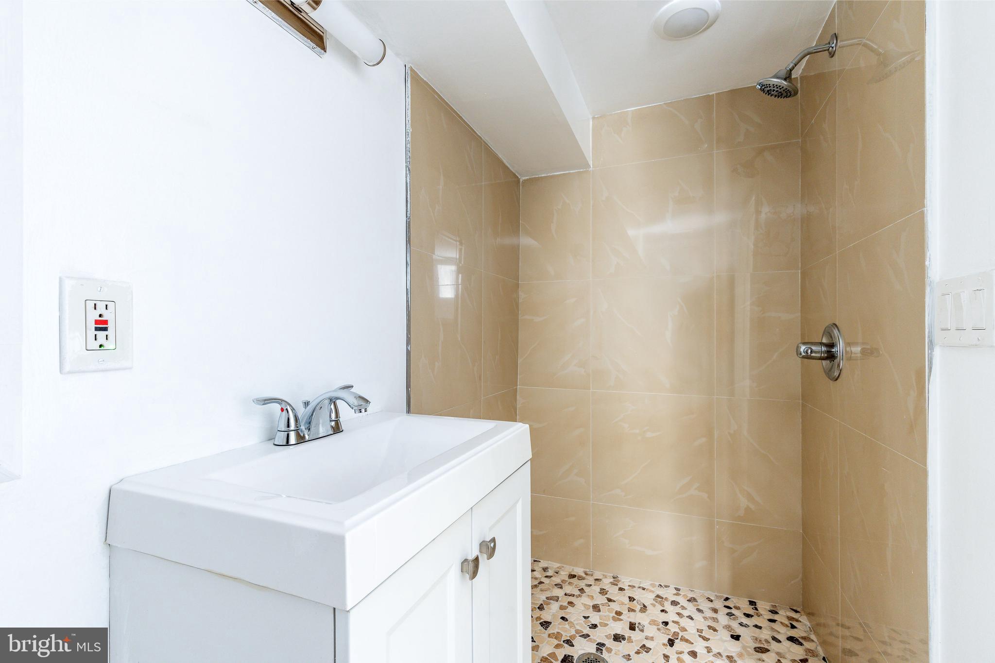 2726 EDGEMONT STREET