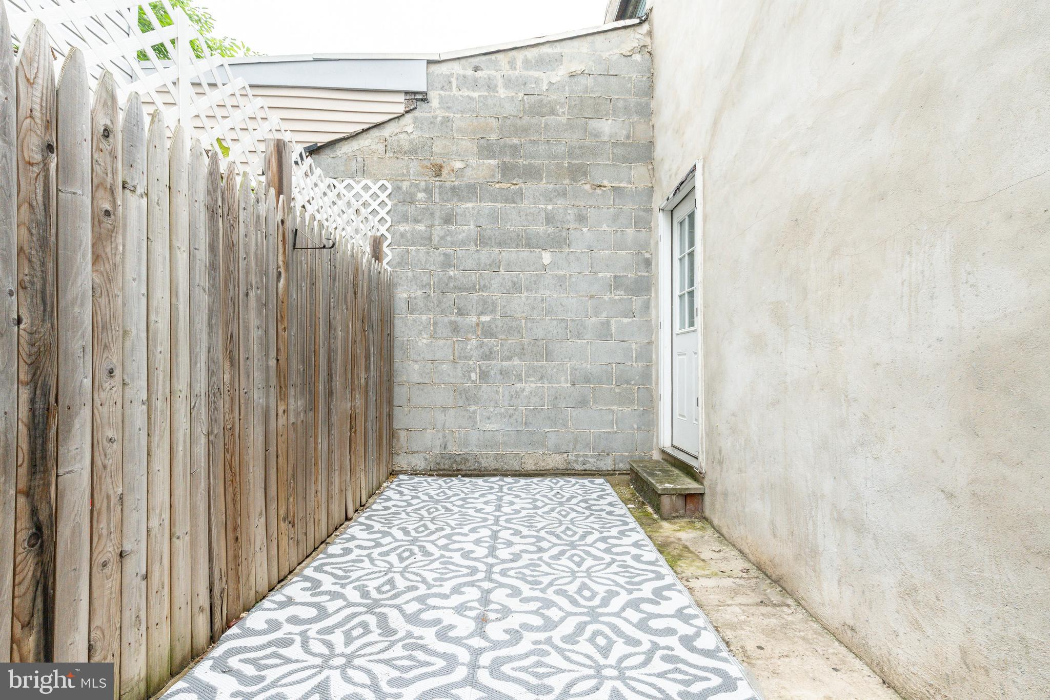 2726 EDGEMONT STREET