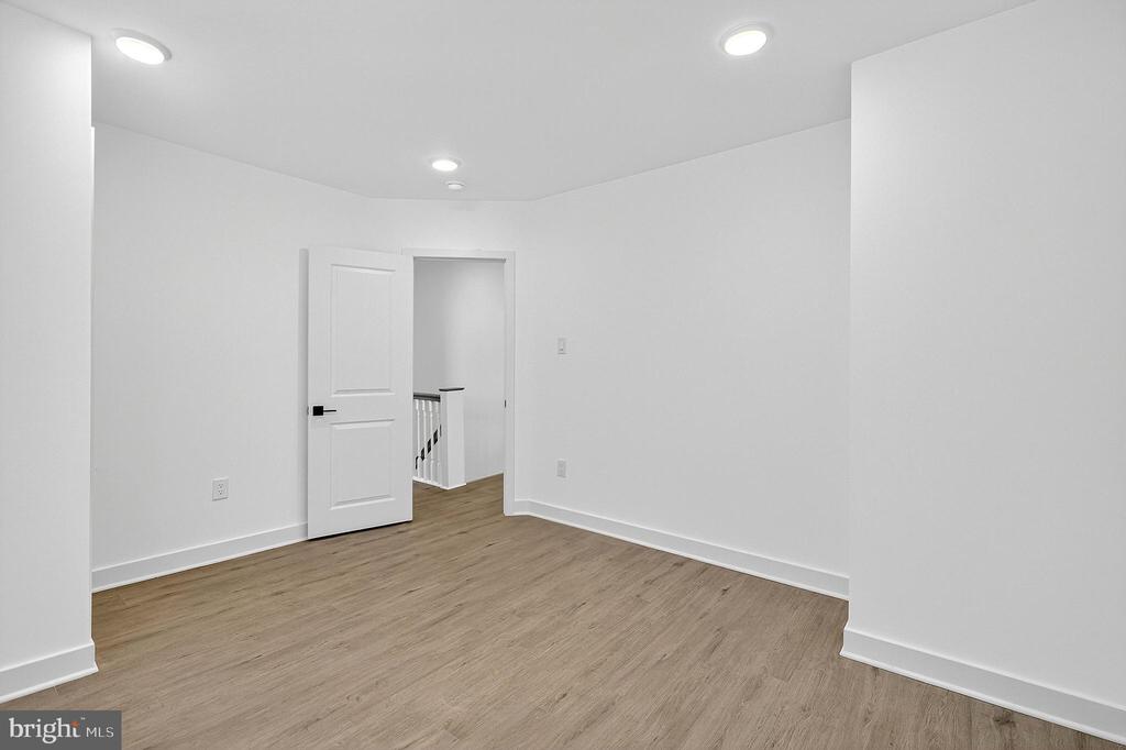 1650 W CHELTENHAM AVENUE 2ND FL