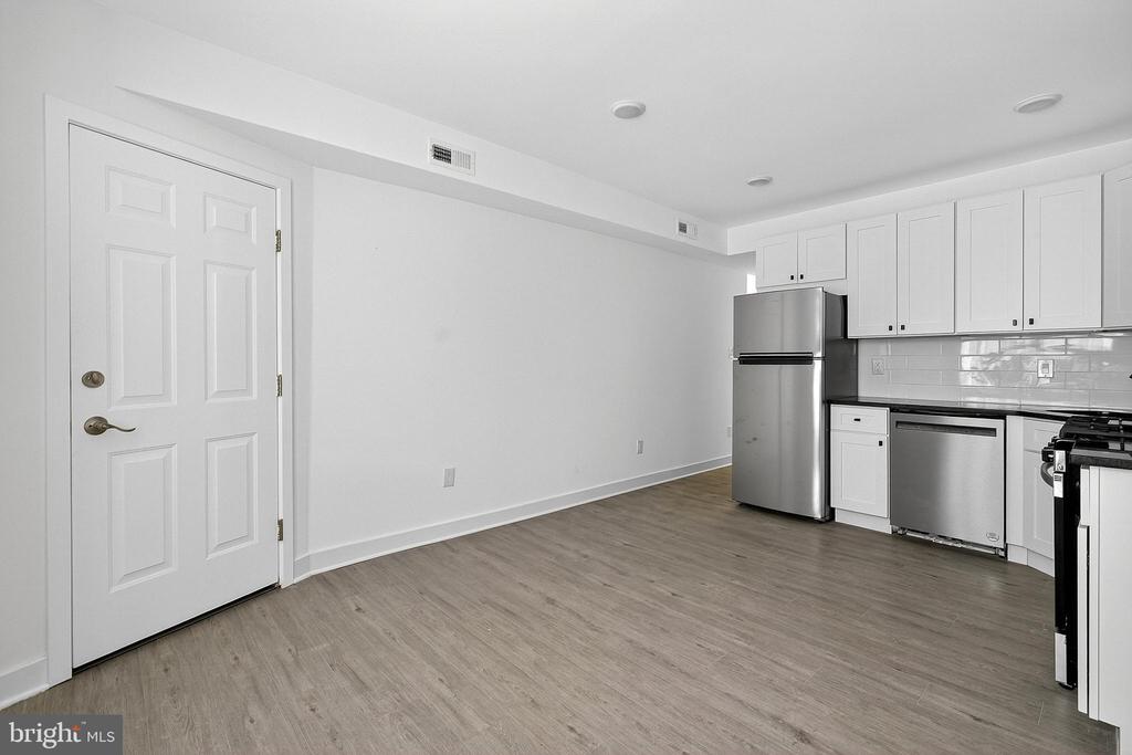 1650 W CHELTENHAM AVENUE 2ND FL