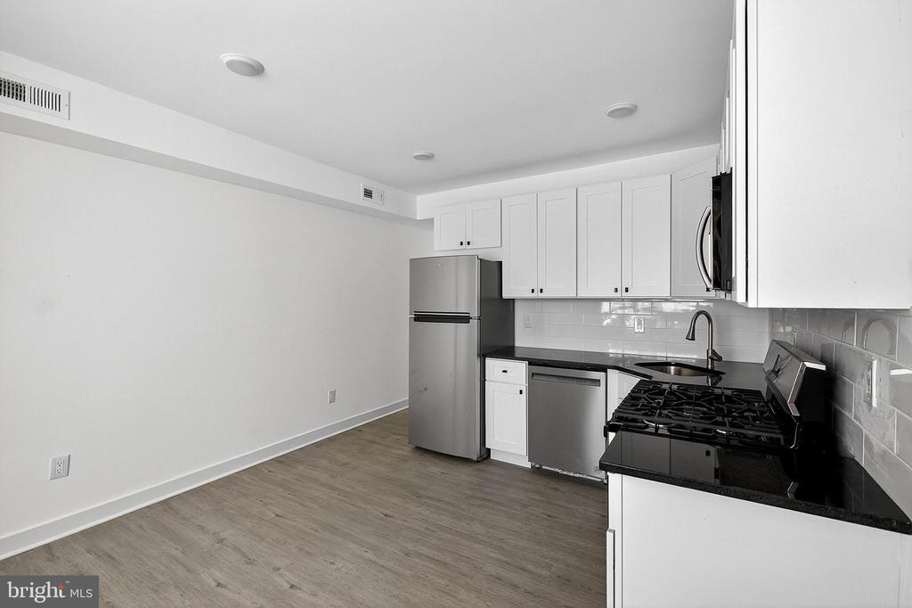 1650 W CHELTENHAM AVENUE 2ND FL
