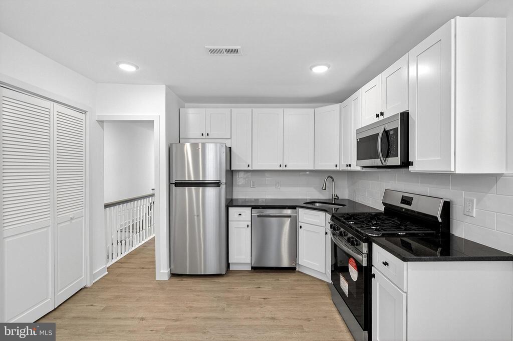 1650 W CHELTENHAM AVENUE 2ND FL