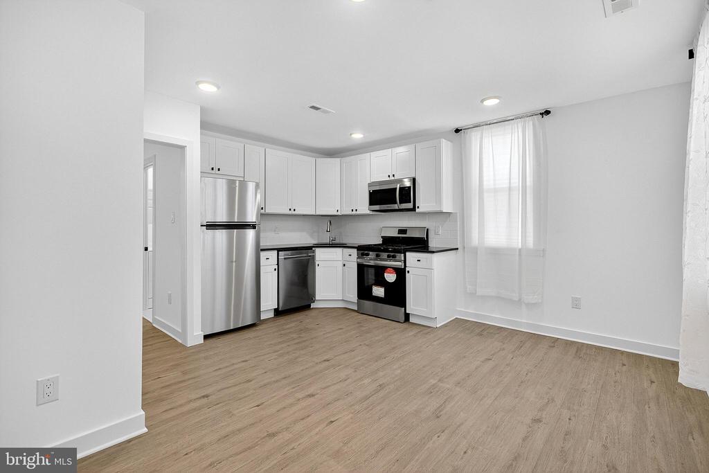1650 W CHELTENHAM AVENUE 2ND FL