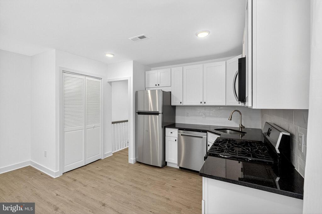 1650 W CHELTENHAM AVENUE 2ND FL