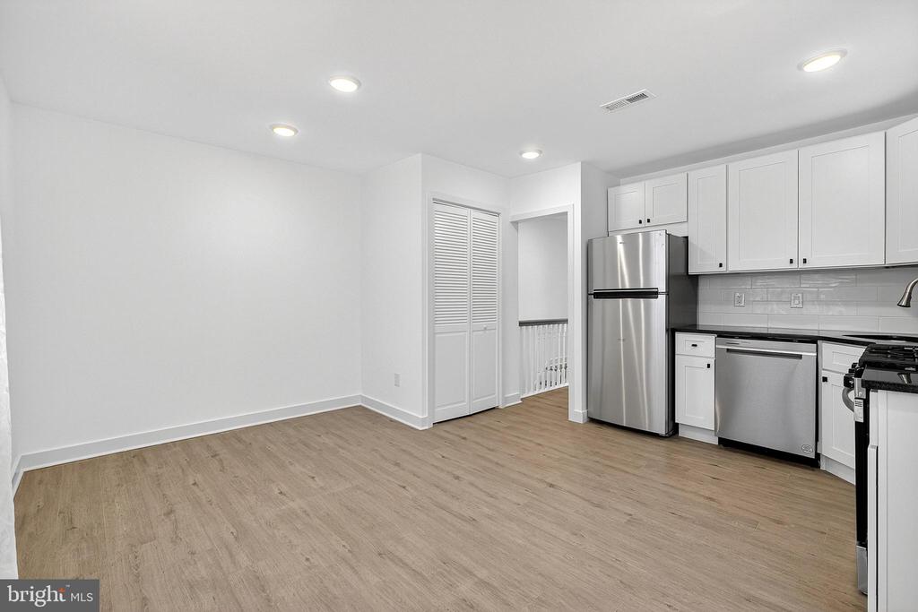 1650 W CHELTENHAM AVENUE 2ND FL