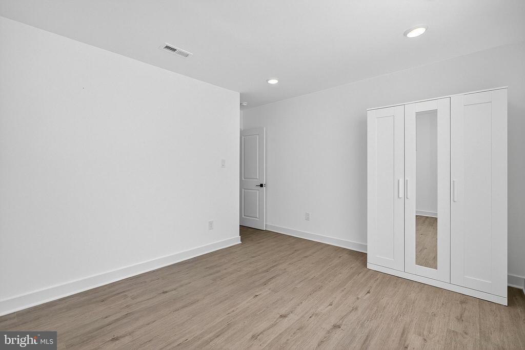1650 W CHELTENHAM AVENUE 2ND FL