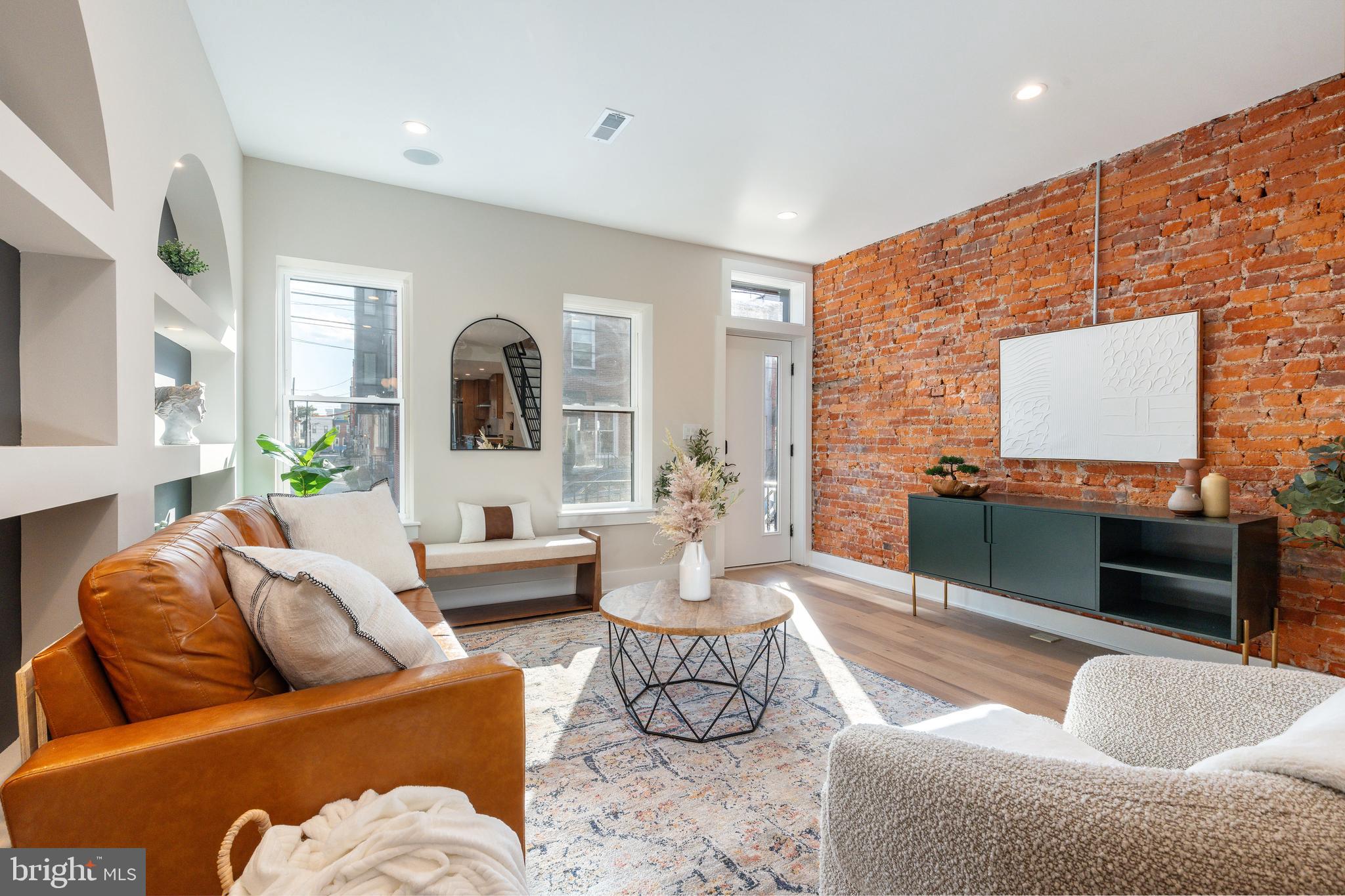 2033 DICKINSON STREET