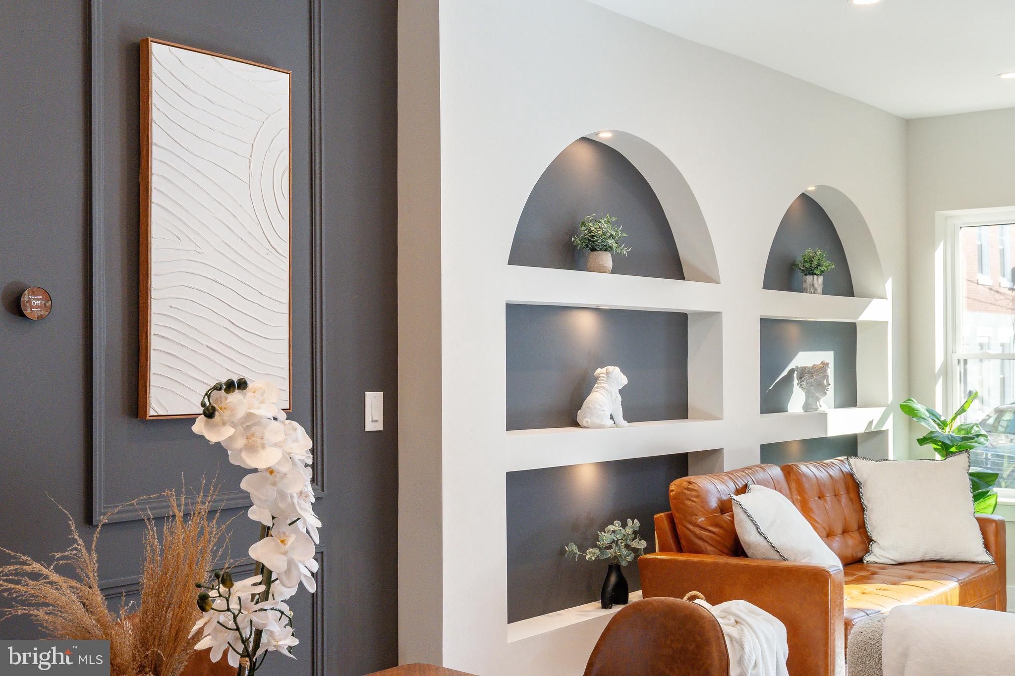 2033 DICKINSON STREET