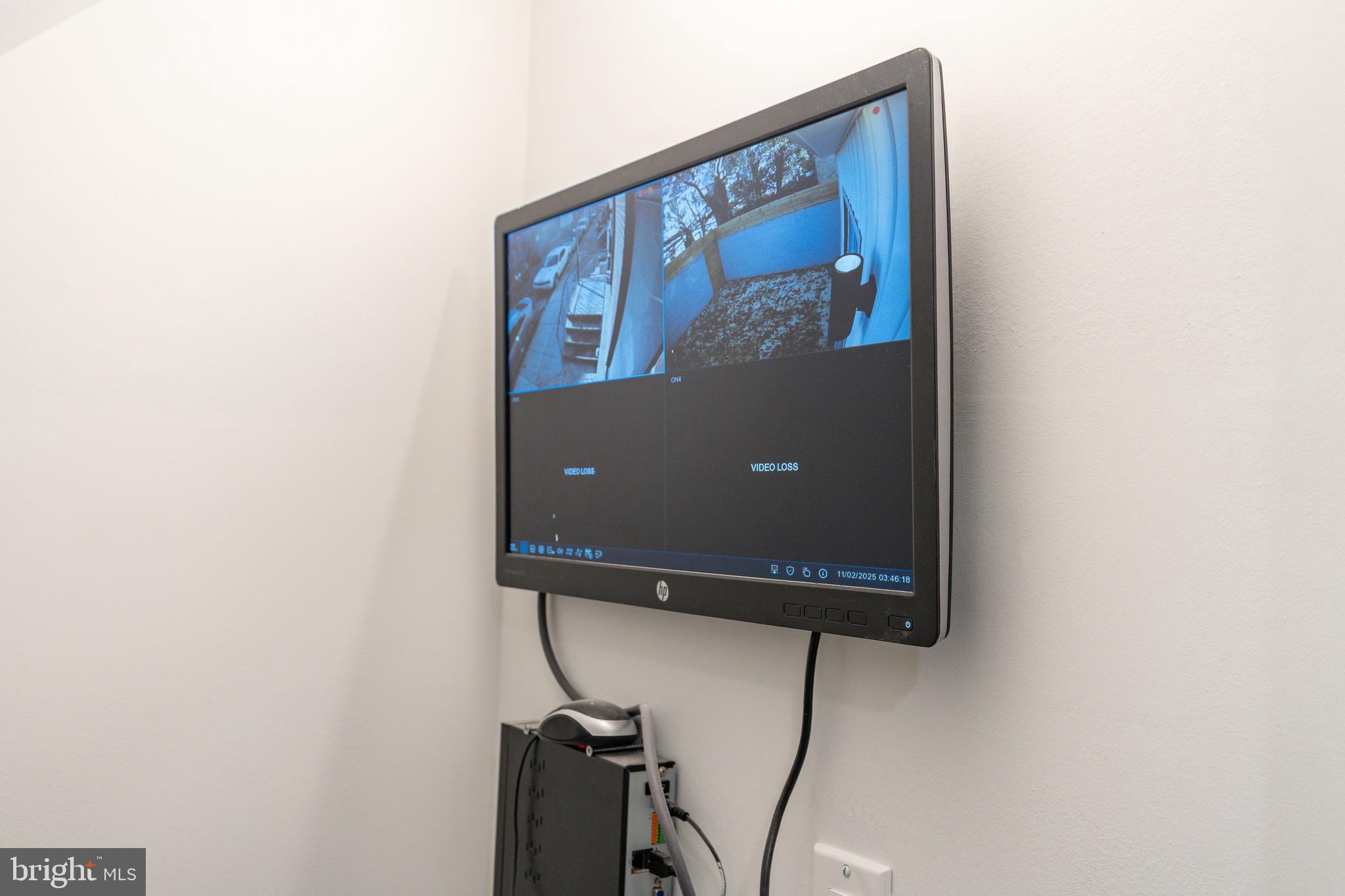 2033 DICKINSON STREET