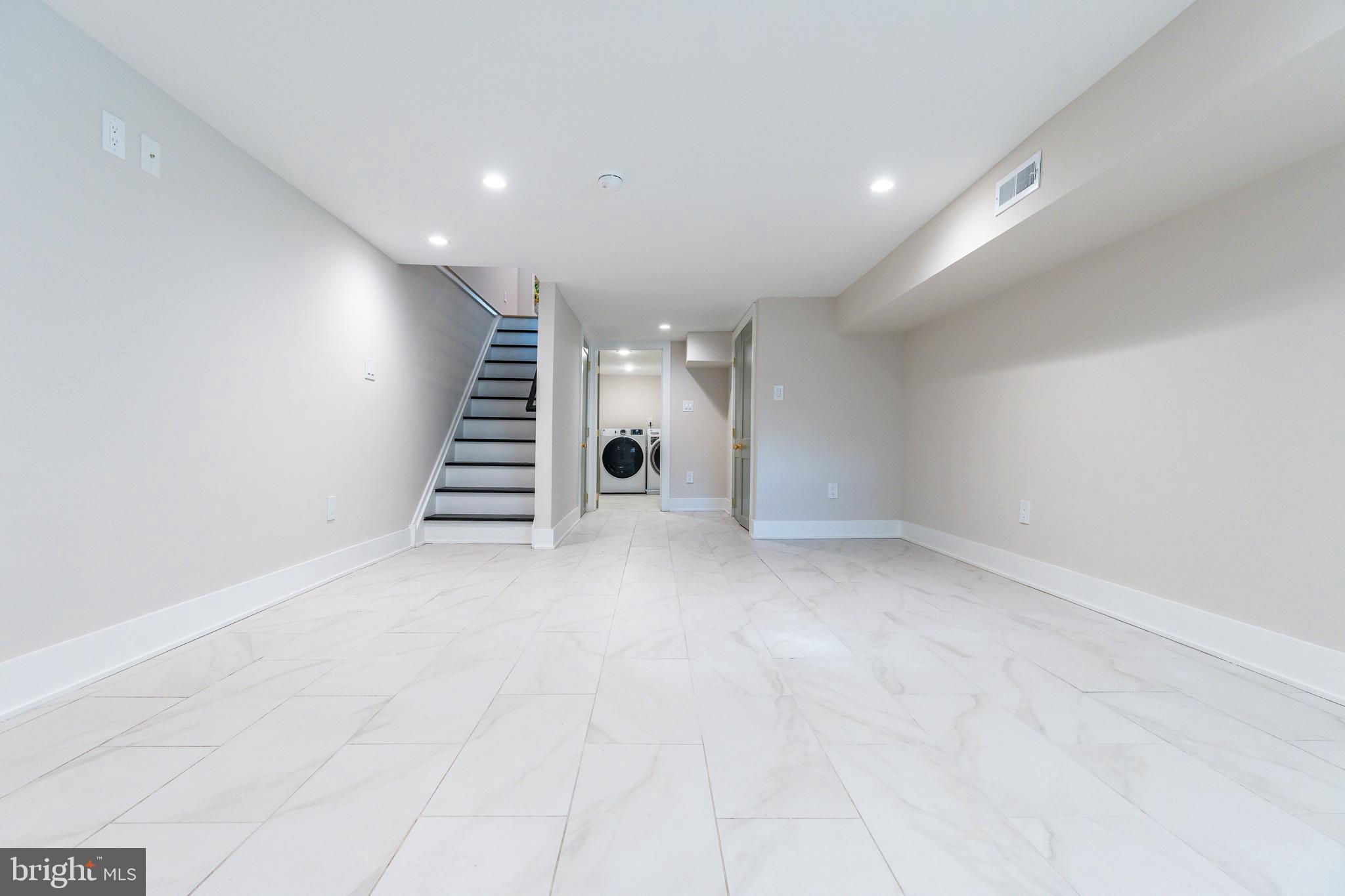 2033 DICKINSON STREET